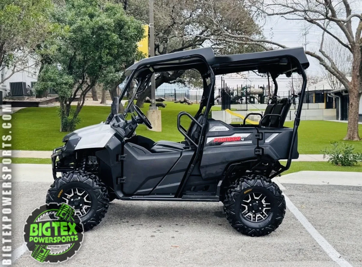 2017 Honda Pioneer 700 Deluxe — photo 3