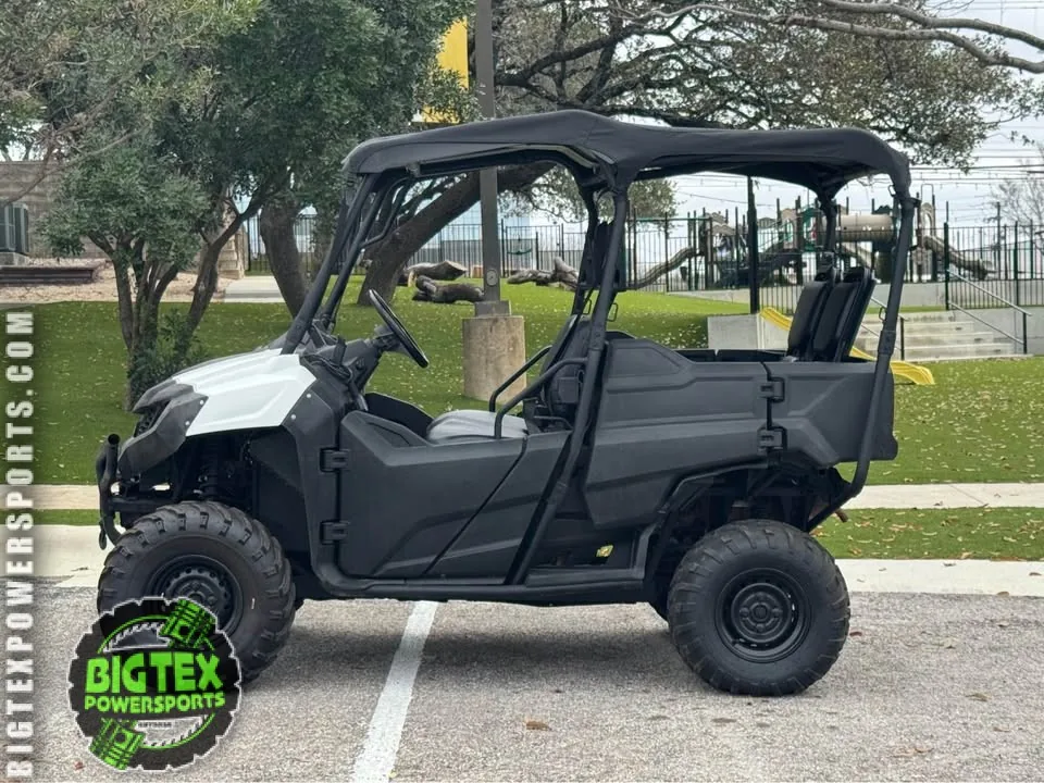 2015 Honda Pioneer 700 — photo 3